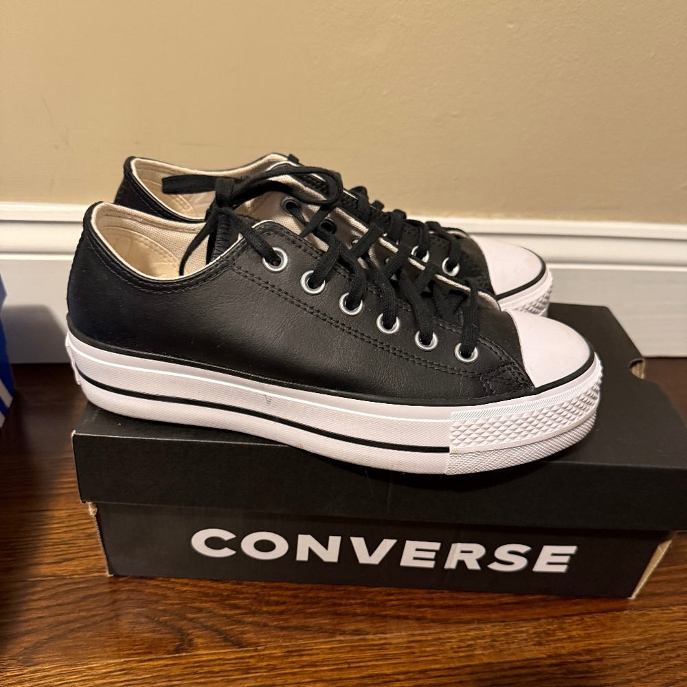 Women’s Converse lift